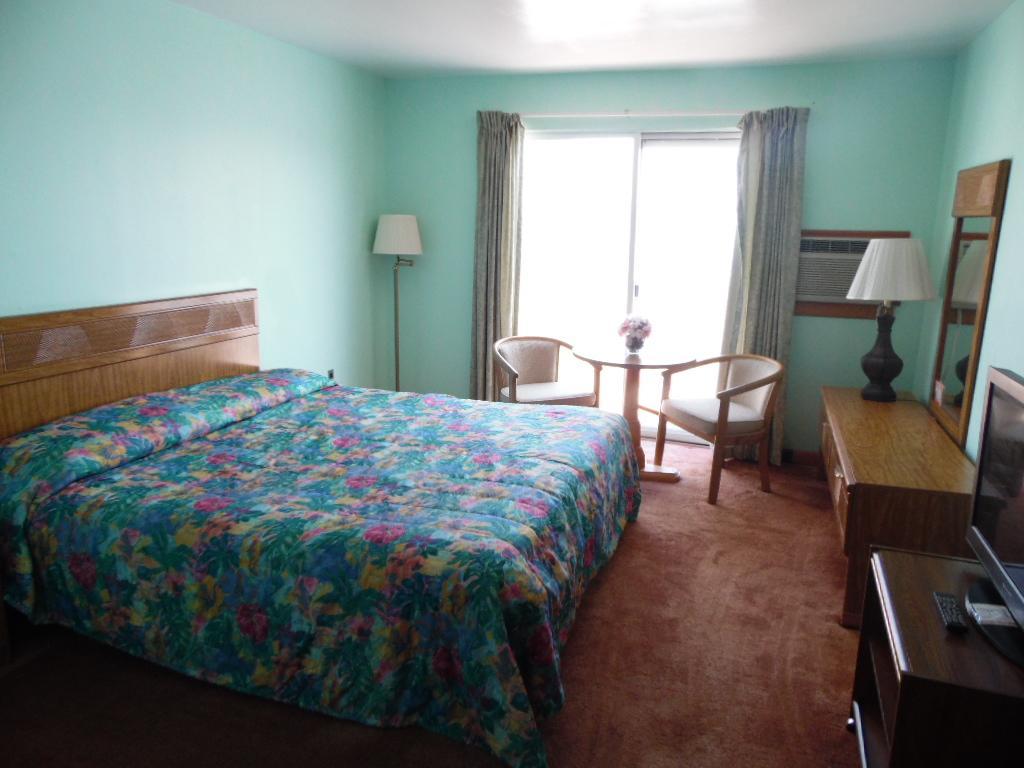 Redclyffe Shore Motor Inn Robbinston Exterior photo